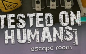 人类测试：逃生室/Tested on Humans: Escape Room